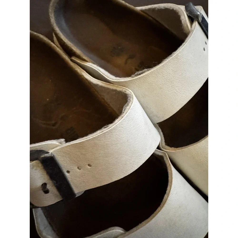 Girl's Birkenstock leather white 2 strap size 34 Good Condition SB20